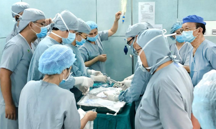 Lần đầu ghép tạng xuyên Việt cho trẻ em từ người cho chết não