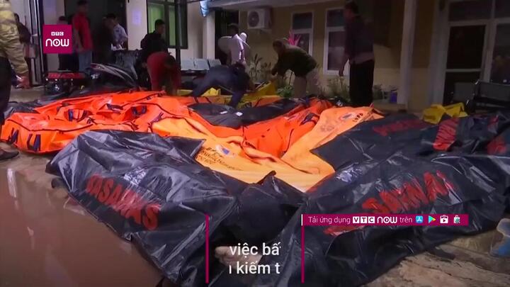 Thảm họa sóng thần Indonesia: Tang thương cảnh xác người la liệt chờ nhận dạng