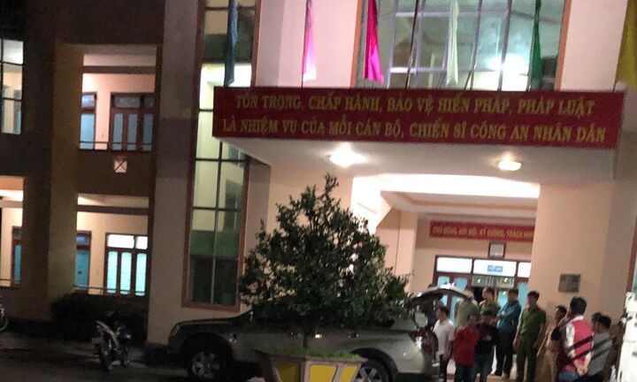 Bắt 2 nghi can đi ô tô sang chở 17.000 gói thuốc lá lậu