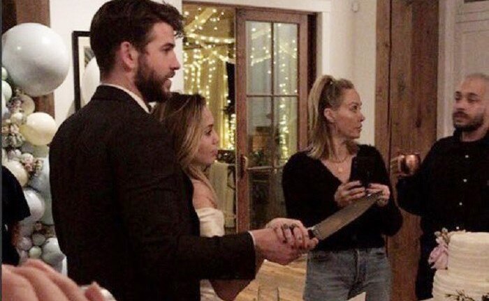 Miley Cyrus và Liam Hemsworth cưới bí mật tại nhà riêng?