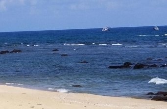 Tắm biển cùng vợ ở Quảng Nam, người đàn ông bị sóng cuốn vào tận Bình Định