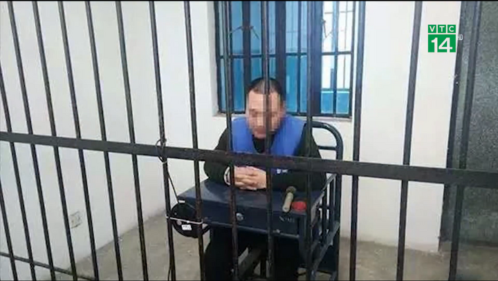 Video: Chồng giả cảnh sát 12 năm mà vợ không biết