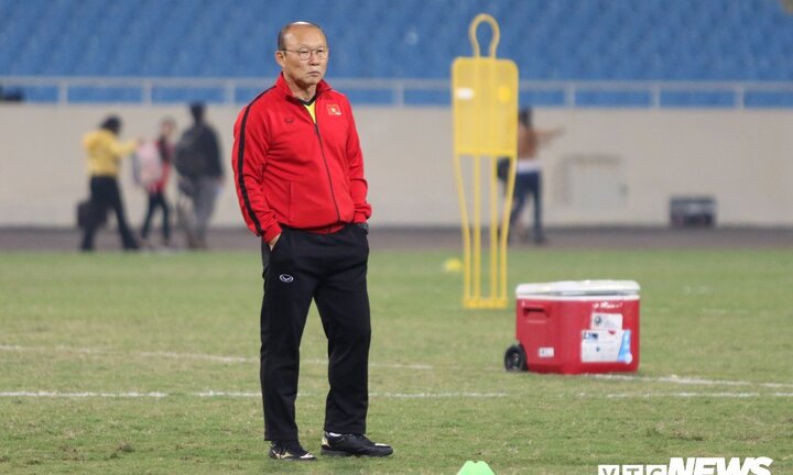 HLV Park Hang Seo: 'Tôi chỉ là HLV bóng đá, không phải người hùng'