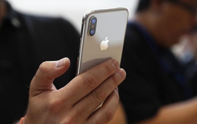 Doanh nghiệp Trung Quốc dọa đuổi việc nhân viên dùng iPhone