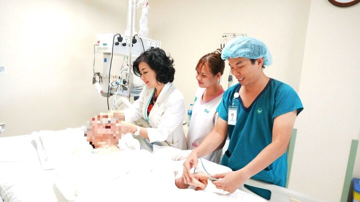 Cứu sống cụ ông 94 tuổi bị viêm phổi nặng và nhồi máu cơ tim cấp