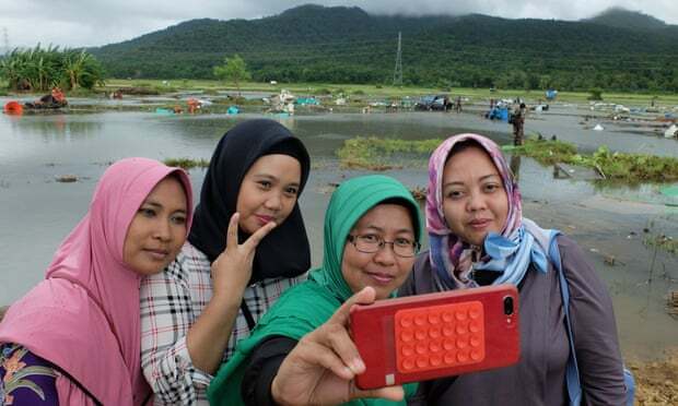 Lý do nhiều người Indonesia chụp hình ‘selfie’ ở nơi xảy ra thảm họa sóng thần