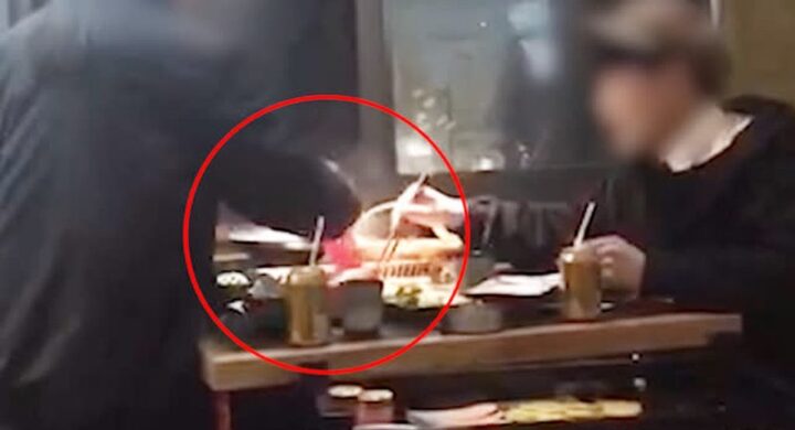 Clip: Cãi vã, cô gái ném điện thoại của bạn trai vào nồi lẩu sôi sùng sục