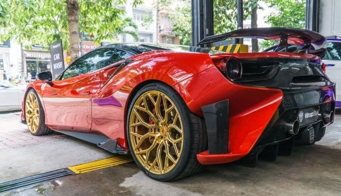 Cận cảnh Ferrari 488 GTB độ 15 tỷ đồng tại Việt Nam
