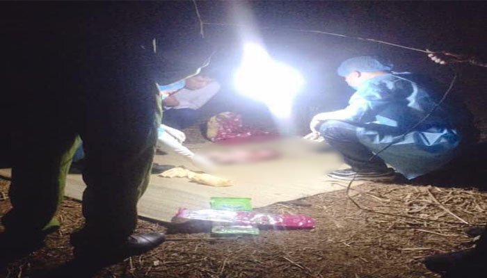 Sau cãi vã với vợ, chồng phát hiện thi thể con trai vừa chào đời bị vùi dưới gốc tre