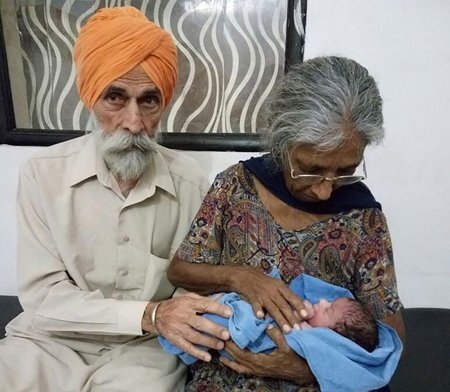 Kỳ lạ: Vợ 65 tuổi vẫn sinh con cho chồng 80 tuổi