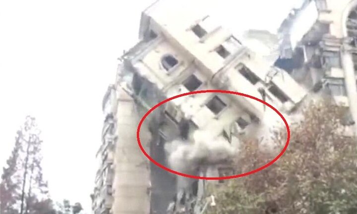 Clip: Cao ốc đột ngột gãy đôi, dân hoảng loạn tháo chạy