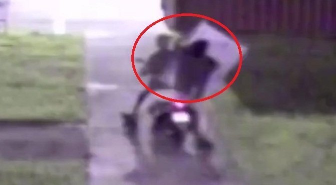 Clip: Trộm lóng ngóng đánh rơi tivi 43 inch trên đường tẩu thoát