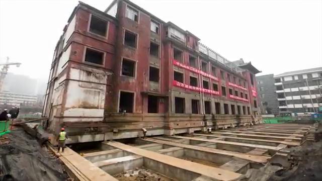 Video: ‘Thần đèn’ Trung Quốc di dời tòa nhà 5.000 tấn trong 40 giờ