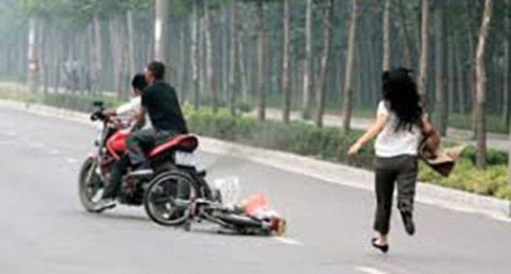 Video: Chị em 'giáp lá cà' hạ gục đám cướp kịch tính như phim hành động