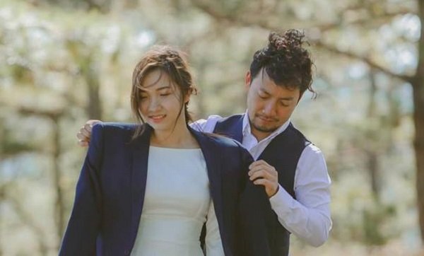 Tiến Đạt khoe ảnh hài hước bên vợ: 'Em giấu kỹ lắm mà vẫn bị lộ'