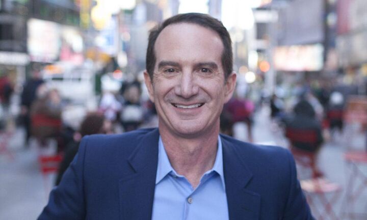 Triệu phú tự thân Mỹ: 'Muốn làm giàu thì mua nhà, không nên ở thuê'