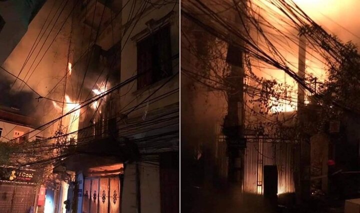 Clip: Nhà 4 tầng ở Hà Nội cháy ngùn ngụt, lính cứu hỏa căng mình dập lửa