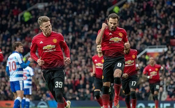 Nhờ VAR, MU có bàn thắng mở tỷ số trước Reading