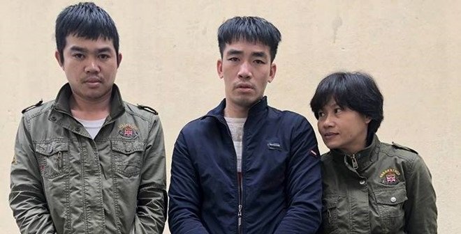 Nhóm 'cẩu tặc' lái ô tô đi trộm chó, sẵng sàng ném bom xăng khi bị truy đuổi