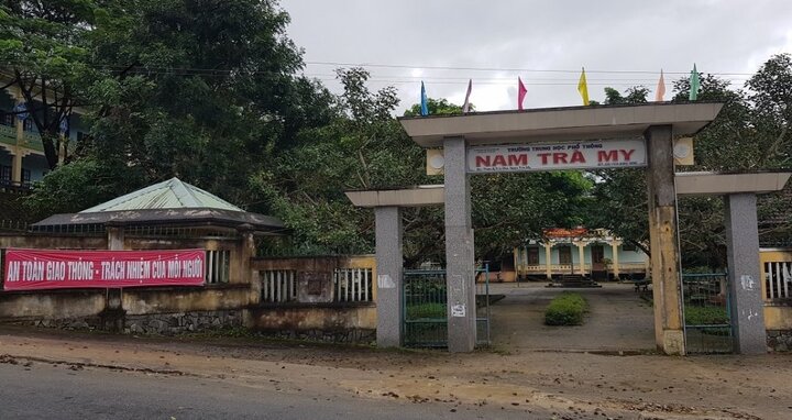 Bắt tạm giam nam sinh lớp 10 đâm chết người ở Quảng Nam