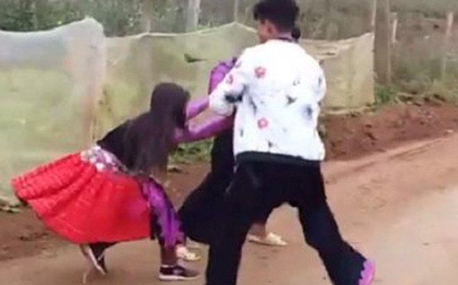 Xôn xao clip 3 trai bản bắt vợ ở Hòa Bình: Chủ tịch xã nói gì?