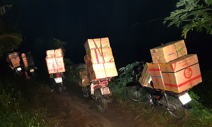 Trinh sát An Giang gian nan chặn đường đi lòng vòng của hàng lậu vùng giáp biên