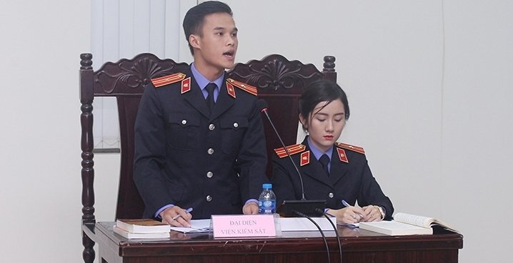 Sinh viên nhập vai, tranh tụng gay cấn trong phiên xử 'kỳ án đồi thông'