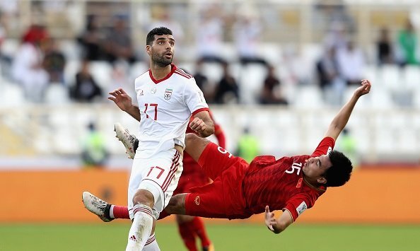 Việt Nam vs Iran: Tiền vệ Đức Huy bị choáng, mất trí nhớ tạm thời