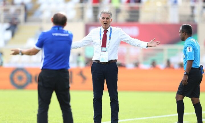 HLV Iran giang tay phản ứng cùng HLV Park Hang Seo