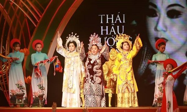 NSND Ngọc Giàu, NSƯT Thoại Mỹ cùng thể hiện khí phách khi hóa thân thái hậu Dương Vân Nga