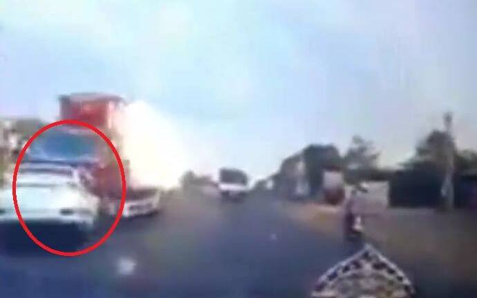 Clip: Ô tô con lao sang làn ngược chiều, tông trực diện container ở Đồng Nai