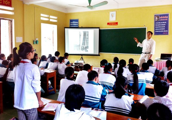 Nặng về hình thức khi cả thầy và trò đều 'diễn', nhiều giáo viên đề nghị loại bỏ cuộc thi dạy giỏi