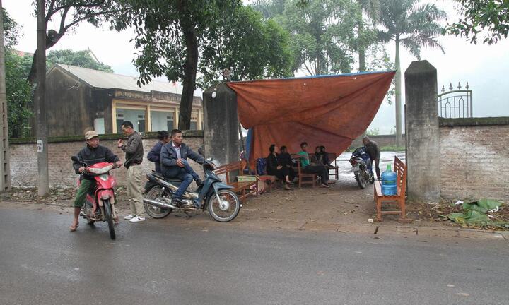 Video: Chặn xe chở rác vào bãi Nam Sơn, người dân mong muốn gì?