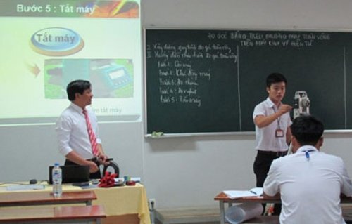 Hội thi giáo viên giỏi khiến thầy mất ăn, mất ngủ, trò mất bài, mất tiết