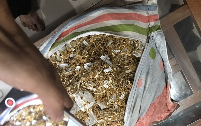 Mang 230 lượng vàng 'nhặt được' đi bán, hai thanh niên bị điều tra