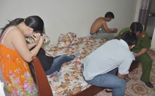 Truy tố nữ lễ tân nhà nghỉ môi giới mại dâm