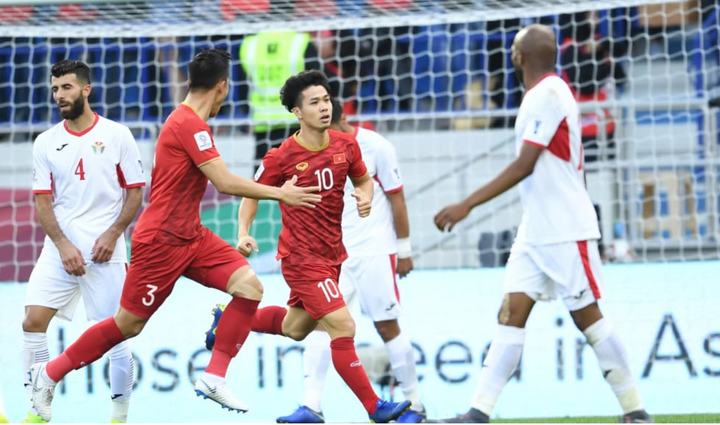 Tuyển Việt Nam vào tứ kết Asian Cup: Kiêu hãnh thách thức cả bầu trời xanh