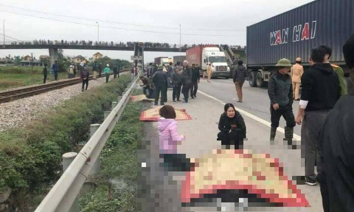 Video: Hiện trường xe tải đâm đoàn đi viếng nghĩa trang, 8 người chết ở Hải Dương