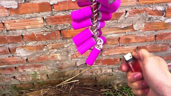 Tự chế pháo nổ, hai bé trai nát cả bàn tay