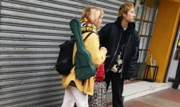 Con gái Thành Long và bạn đời sống cảnh lang thang ở Hong Kong