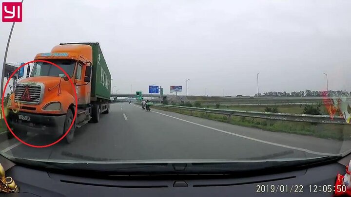 Clip: Container đi ngược chiều kiểu giết người trên cao tốc Hà Nội - Bắc Giang