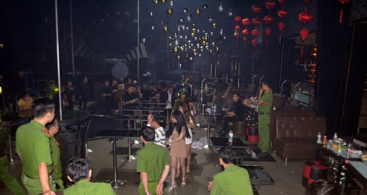 Đột kích vũ trường, phát hiện hơn 20 thanh niên ‘phê’ ma túy, nhảy điên cuồng ở Quảng Ngãi