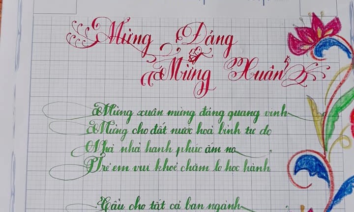 Ảnh: Nét chữ chào xuân của học sinh tiểu học như rồng bay phượng múa