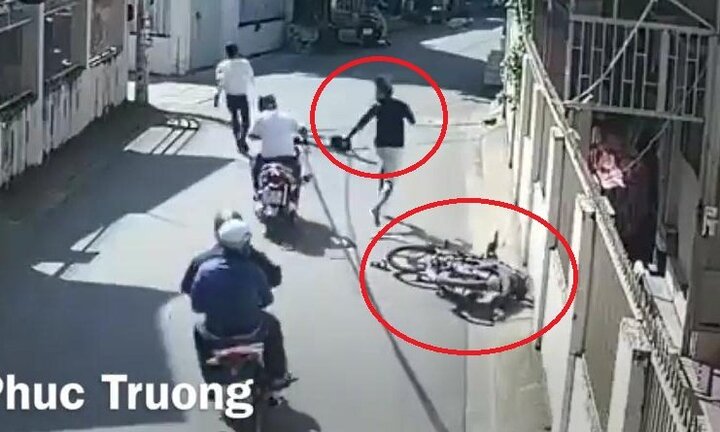Xôn xao clip cướp bị dân truy đuổi ráo riết, cuống cuồng bỏ của chạy lấy người