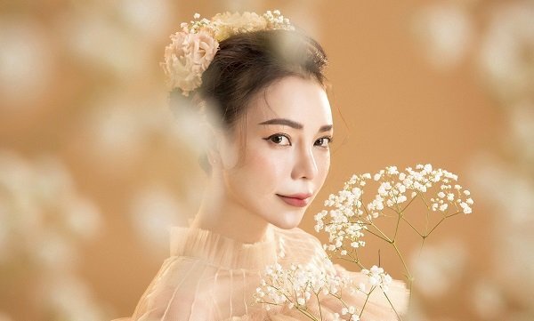 Trà Ngọc Hằng lần hiếm hoi hát Bolero, tái xuất âm nhạc sau khi sinh con