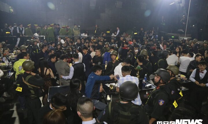 Video: Toàn cảnh vụ đột kích, phát hiện 100 dân chơi 'phê' ma túy trong bar