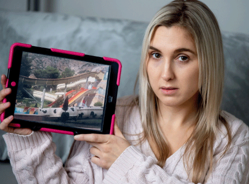 Bị người béo đè khi chơi máng trượt, cô gái người Anh vỡ gan