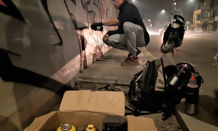 Video: Những kẻ bôi bẩn lên con đường hơn 300 tỷ đồng ở Hà Nội là ai?