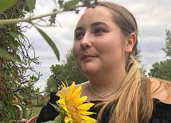 Nữ sinh 15 tuổi đột nhiên bị mù mắt sau chuyến du lịch