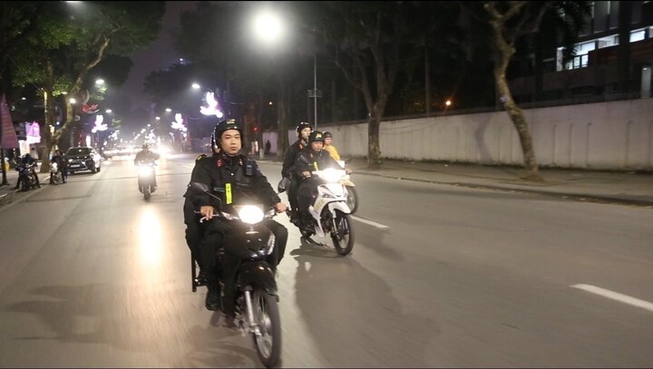Video: Trải lòng của cảnh sát cơ động 12 năm trực Tết ở Hà Nội